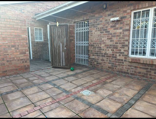 3 BEDROOM SIMPLEX TO LET IN UMTENTWENI